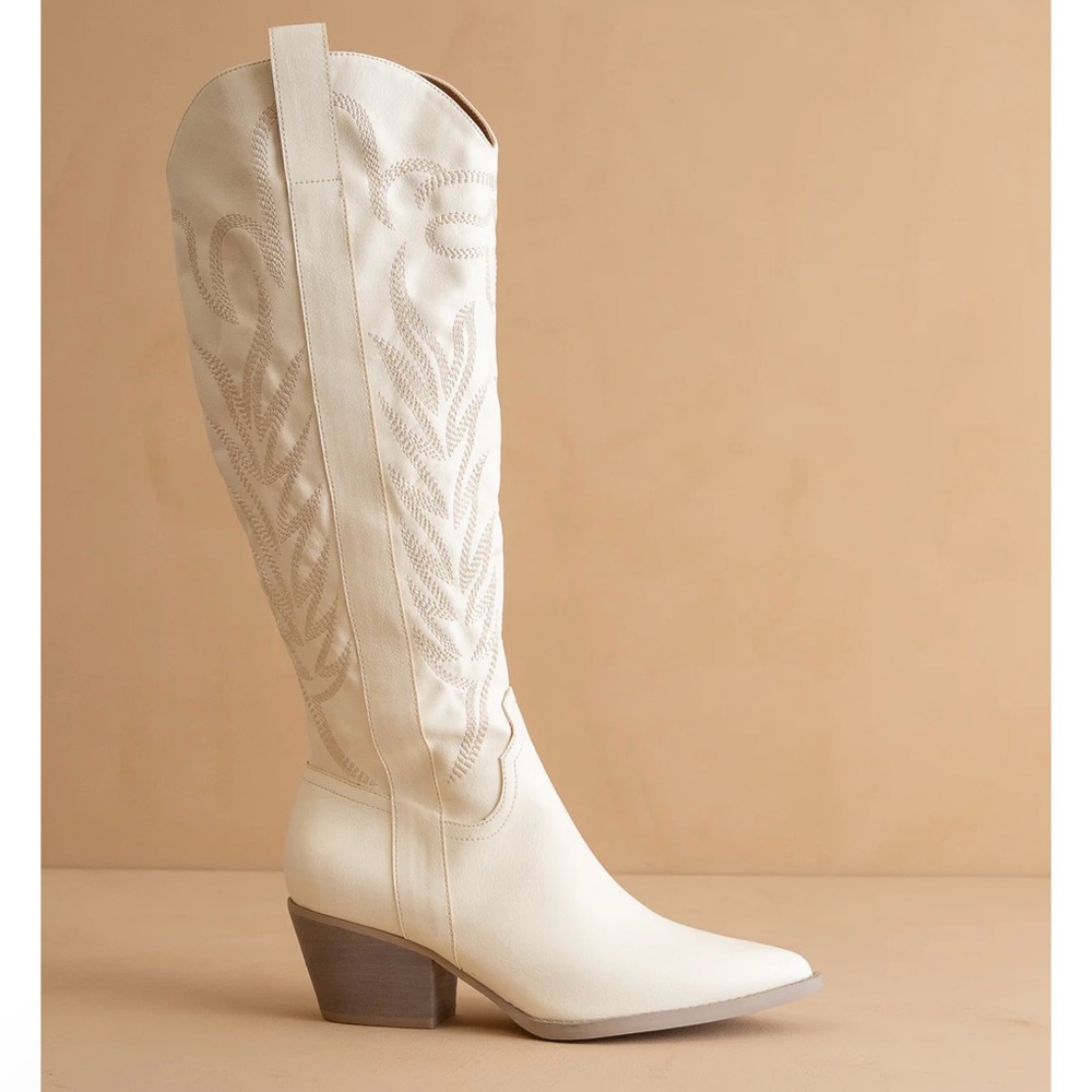 White Cowgirl/Cowboy boots